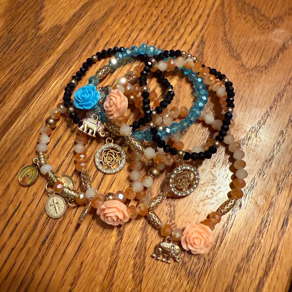 Elegant Beaded Bracelet Set with Floral Accents - Picture 3 of 3
